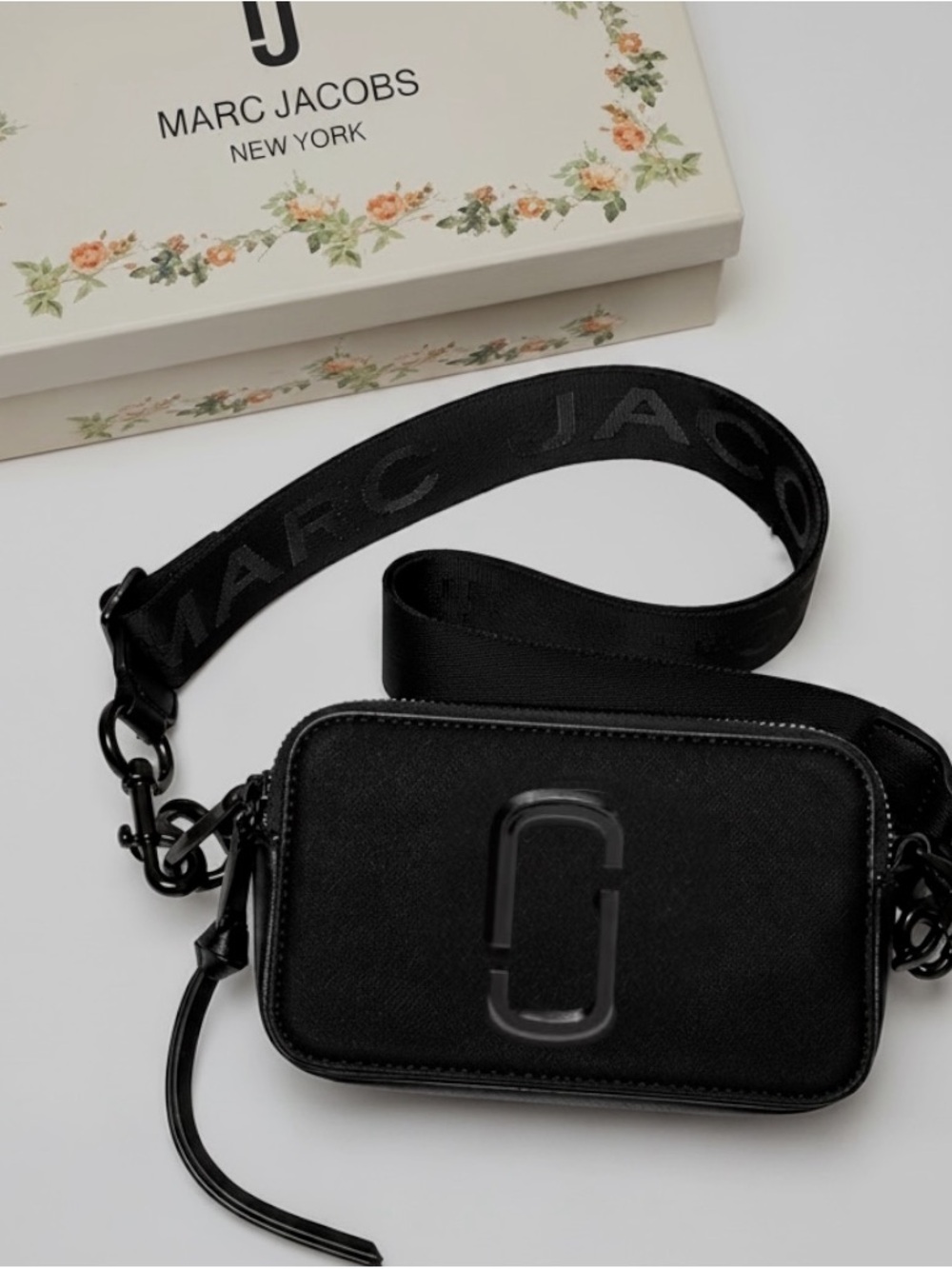 Marc Jacobs Black Logo-Emblem crossbody snapshot Bag